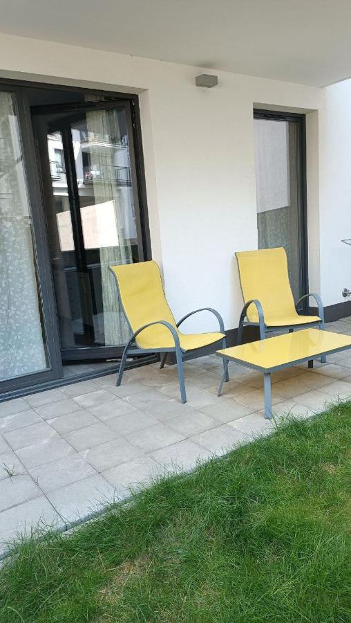 Apartment Z Ogrodkiem Na Warszawskiej Woli Warsaw Luaran gambar