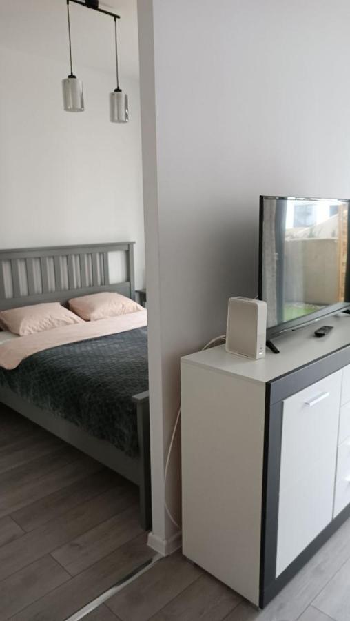 Apartment Z Ogrodkiem Na Warszawskiej Woli Warsaw Luaran gambar